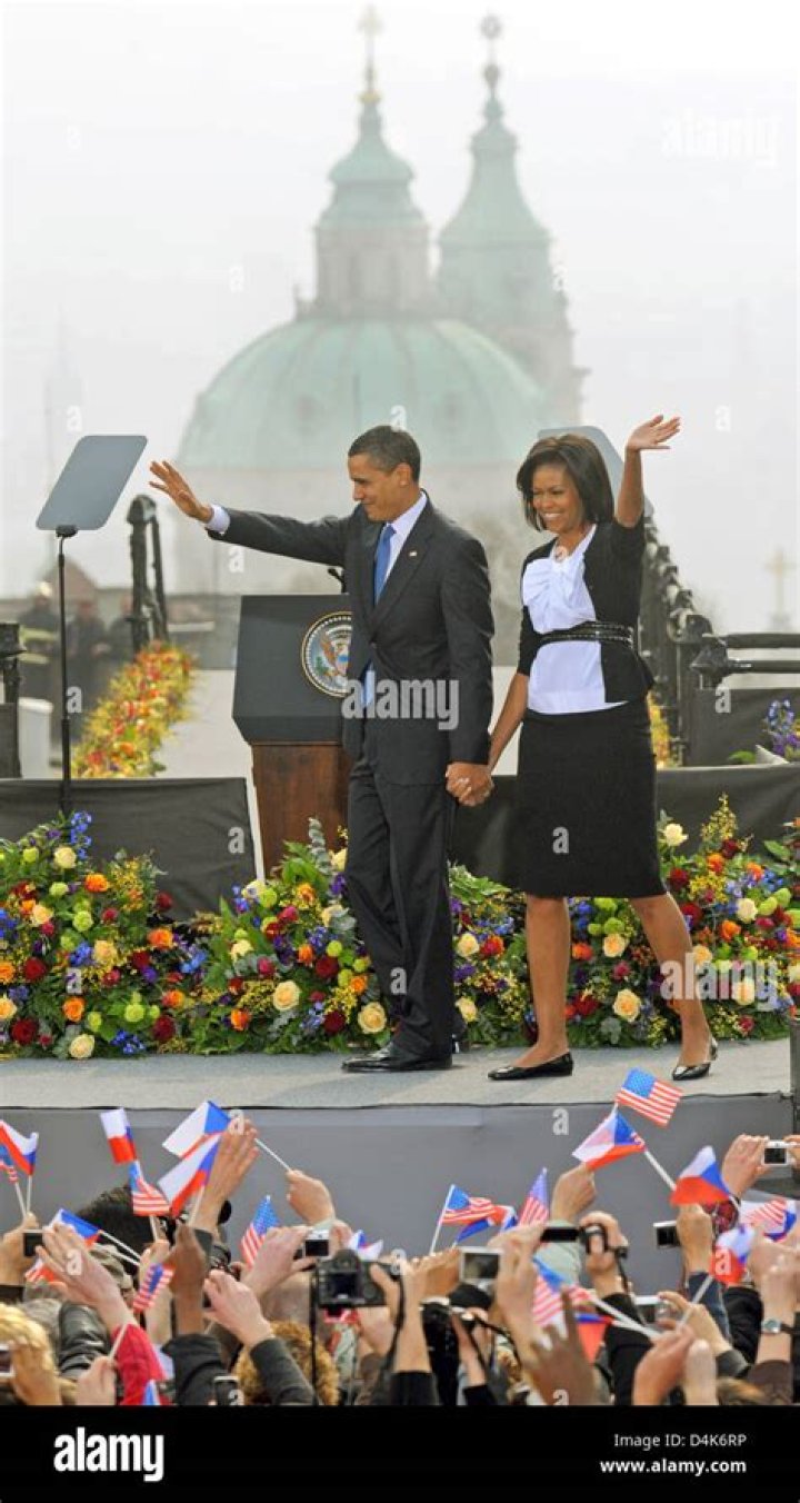Barack and Michelle Obama wave as they board Air Force One