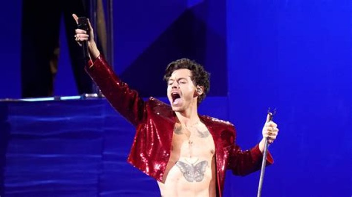 Harry Styles Performing