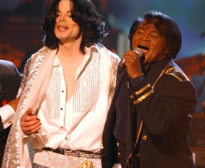 JACKSON BROWN Michael Jackson, left, presents James Brown with a lifetime achievment award during the 3rd annual BET Awards, in Los Angeles BET AWARDS, LOS ANGELES, USA
