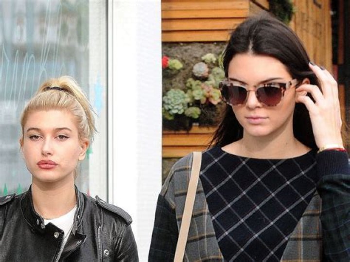 Kendall Jenner Hailey Baldwin Matching Outfits Sports Bra Leggings Pics