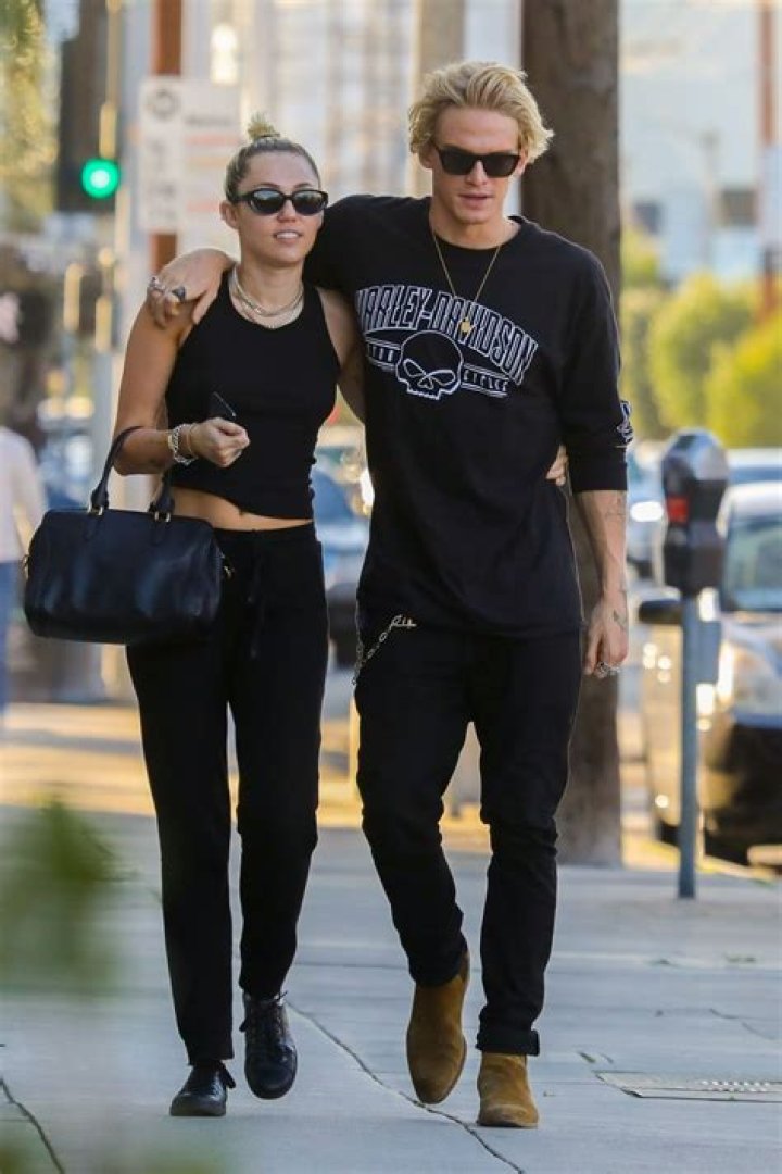 Miley Cyrus and Cody Simpson seen grabbing a iced coffee together in Studio City. 13 Oct 2019 Pictured: Miley Cyrus and Cody Simpson. Photo credit: P&P / MEGA TheMegaAgency.com +1 888 505 6342 (Mega Agency TagID: MEGA526320_001.jpg) [Photo via Mega Agency]