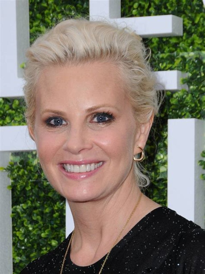 Monica Potter's baby bump