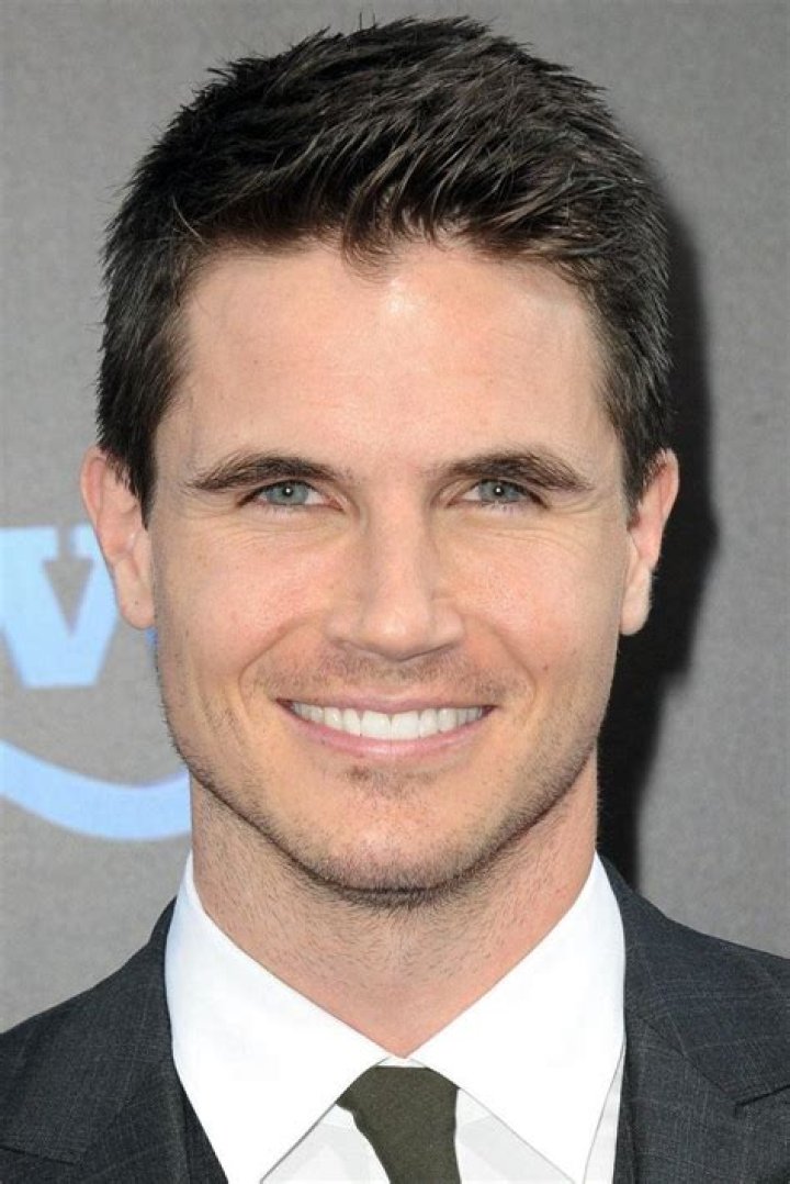 Robbie Amell