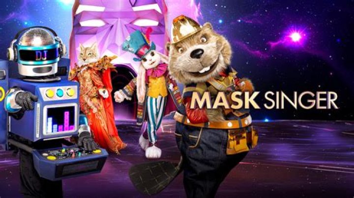 THE MASKED SINGER: L-R: Robin Thicke, Jenny McCarthy, Nick Cannon, Nicole Scherzinger and Ken Jeong. CR: Michael Becker / FOX. &copy;2022 FOX Media LLC